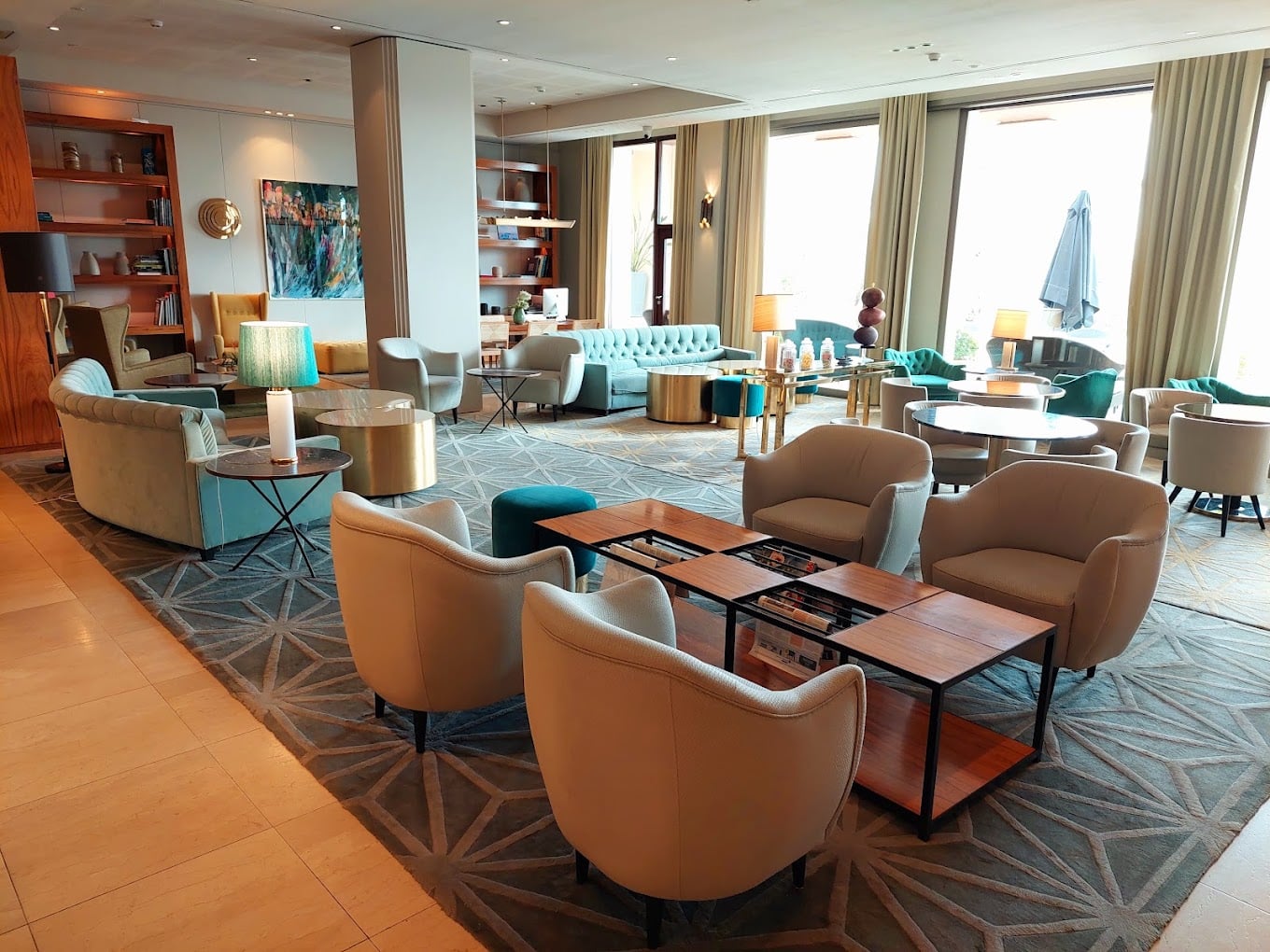 A lounge where summit conversations continue